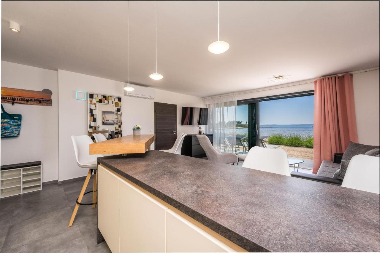 Jamc Dream Familientraum Direkt Am Meer Mit Beheiztem Pool Privlaka  Exterior photo